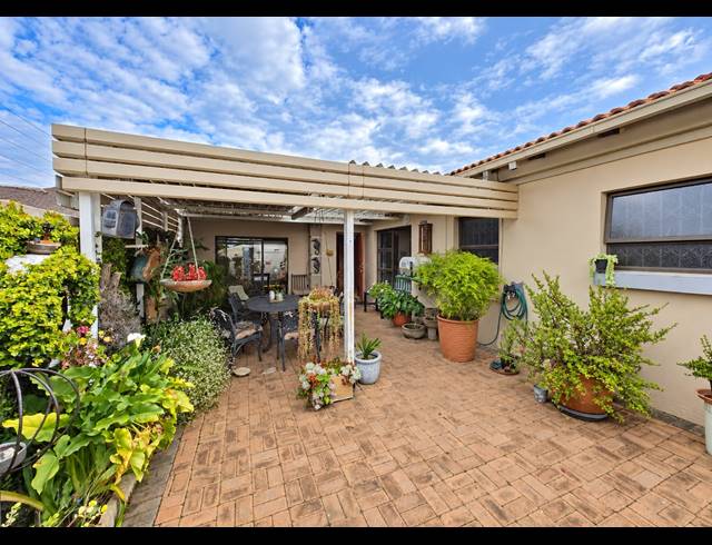 3 BEDROOM TOWNHOUSE FOR SALE IN RIVERSDALE